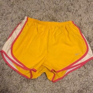 Women’s Medium Nike Shorts